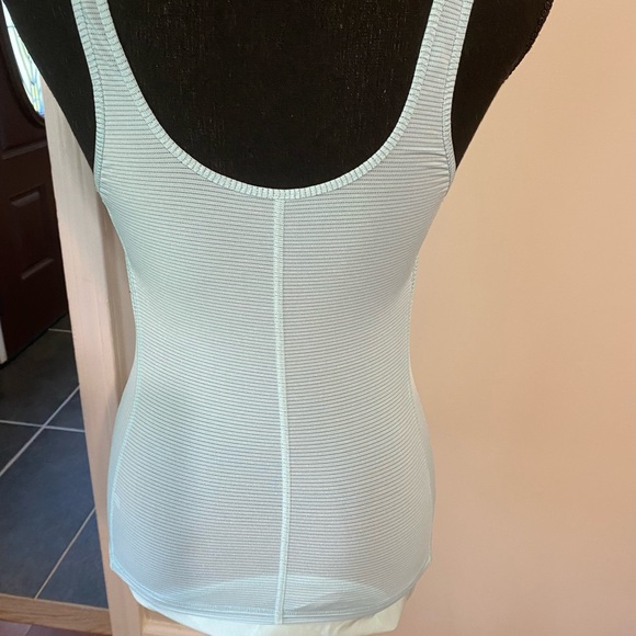 Lululemon active tank Sz 2 - Picture 2 of 11